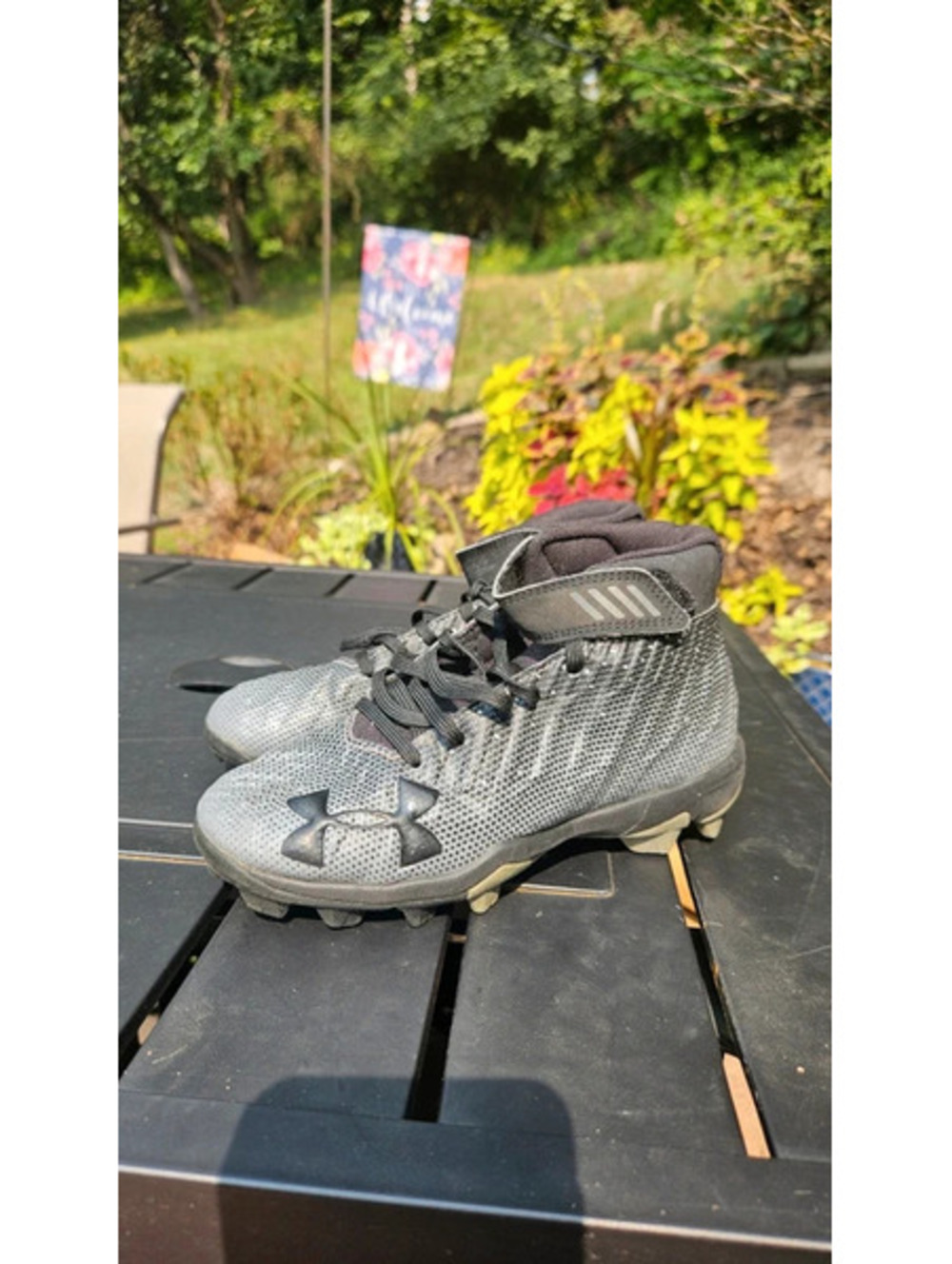 Under armour cleats size  Y1